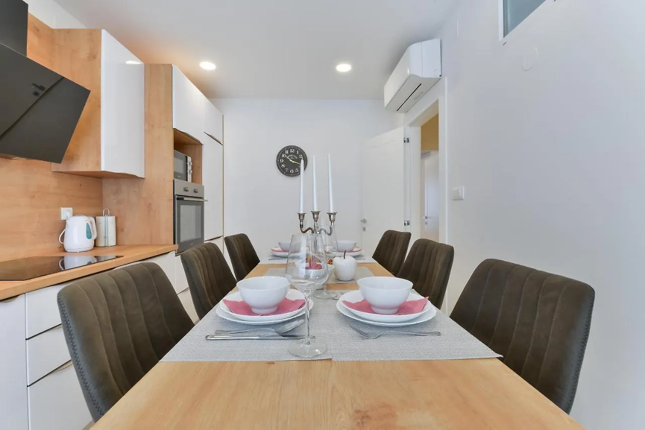 Zara Lumina Apartment